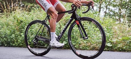 La nueva Orbea Orca 2017 da prioridad a la rigidez por encima del bajo peso.