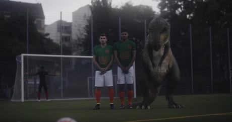 Un tiranosaurio protagoniza este delirante anuncio de Audi