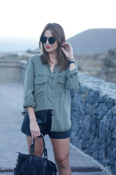 El verde militar y el negro son siempre una buena combinación