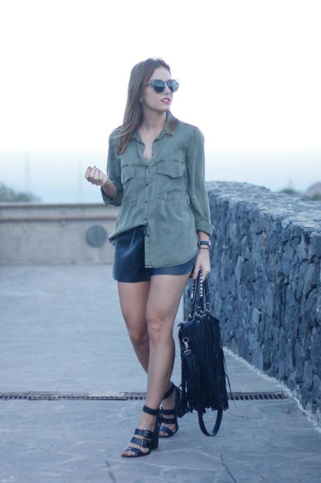 El verde militar y el negro son siempre una buena combinación