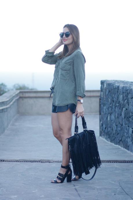 El verde militar y el negro son siempre una buena combinación