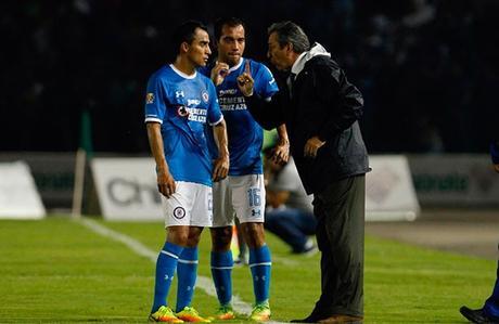 Cruz Azul golea a Jaguares   y respira en el Apertura 2016