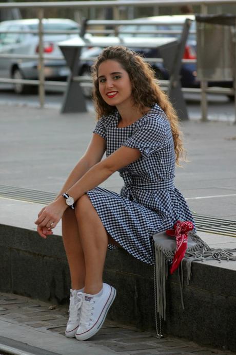 Vestido vichy y converse