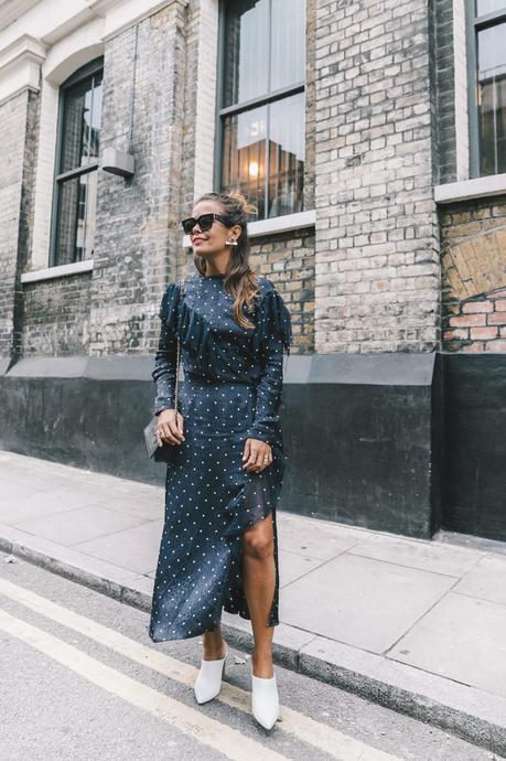 lfw-london_fashion_week_ss17-street_style-outfits-collage_vintage-vintage-topshop_unique-polka_dot_dress-white_mules-topshop_boutique-adenorah-45