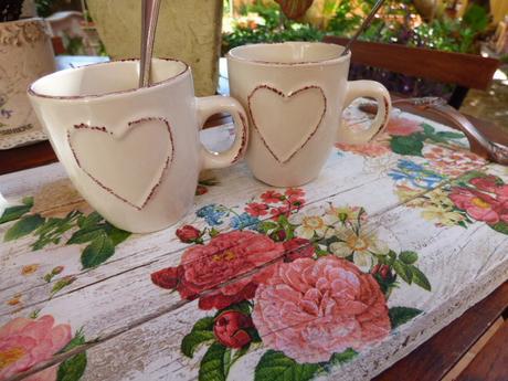 Una bandeja con madera de andamio