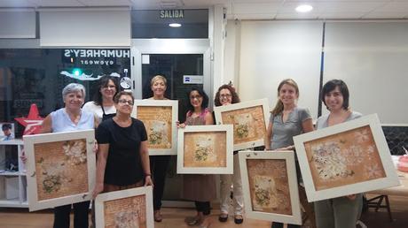 Una bandeja con madera de andamio