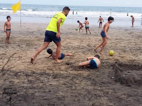 Arena, Sol, Playa y un ¡Hasta Pronto! juego deporte niños