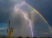 Impresionante foto rayo, arco iris captus