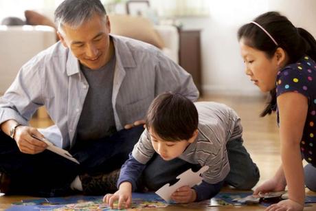 La paternidad en mayores: ¿Un riesgo para la salud de los niños?