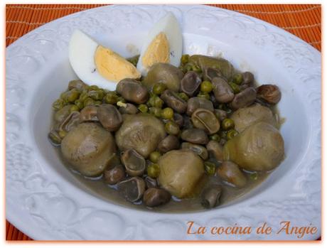 ALCAUCILES CON CHÍCHAROS Y HABAS