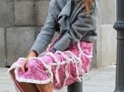 falda rosa chaqueta corta volante