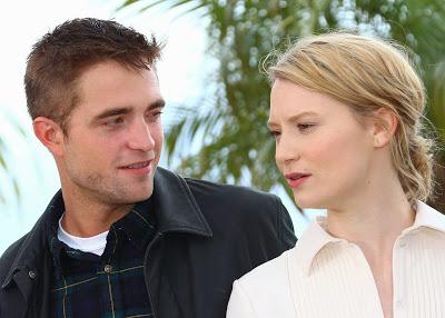 Robert Pattinson  con Mia Wasikowska
