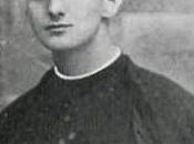 Mártir educación familias.