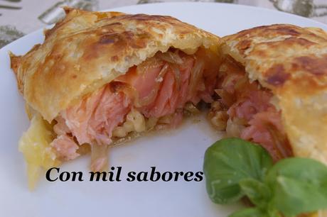 HOJALDRES DE LOMOS DE SALMÓN Y CEBOLLA CARAMELIZADA