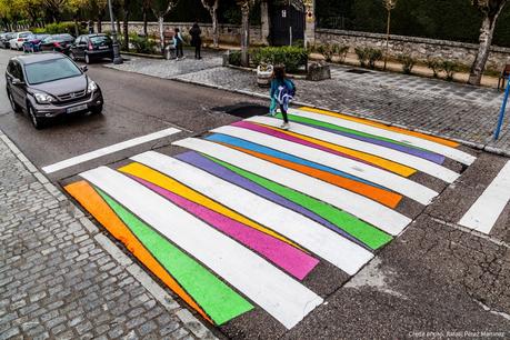 Los pasos de cebra se llenan de color en este pueblo madrileño