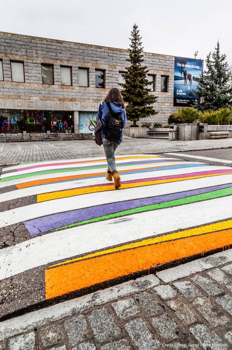Los pasos de cebra se llenan de color en este pueblo madrileño