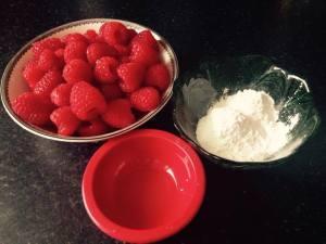 Pastel de requesón & salsa de frambuesa 14408985_10210241231762739_1812056681_n