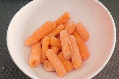 Bizcocho de almendra, zanahoria y poco al microondas sin gluten ni lactosa