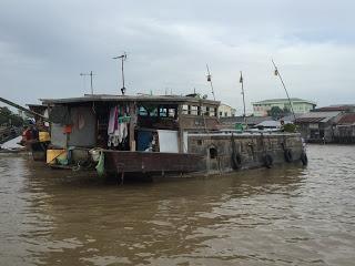 Vende y compra, la edad no importa en Cai Rang (Can Tho - Siem Reap día 16 #vietnam16im)