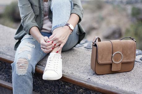 Top lencero y mom jeans