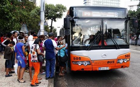 Boteros de La Habana. Transporte en Cuba. Foto: José Raúl Concepción/Cubadebate