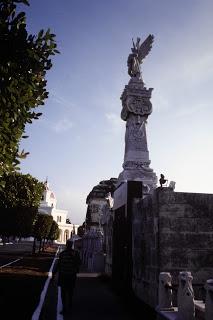 PASEO POR CENTRO HABANA, EL VEDADO, CEMENTERIO DE COLÓN Y...