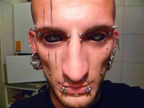 22 Cosas que solo la gente con Piercings entenderá image