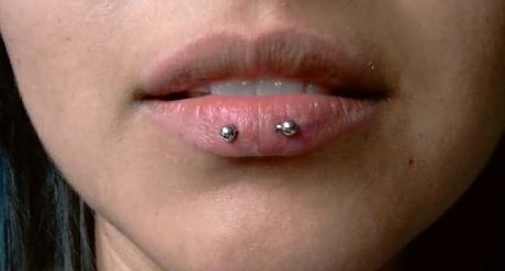 22 Cosas que solo la gente con Piercings entenderá image