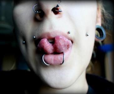 22 Cosas que solo la gente con Piercings entenderá image