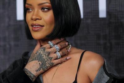 Rihanna  de fiesta con un actor de Hollywood