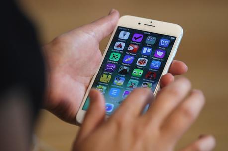 BERLIN, GERMANY - SEPTEMBER 16:  A visitor tries out an Apple iPhone 7 on the first day of sales of the new phone at the Berlin Apple store on September 16, 2016 in Berlin, Germany. The new phone comes in two sizes, one with a 4.7 inch display, the other with a 5.5 inch display.  (Photo by Sean Gallup/Getty Images)