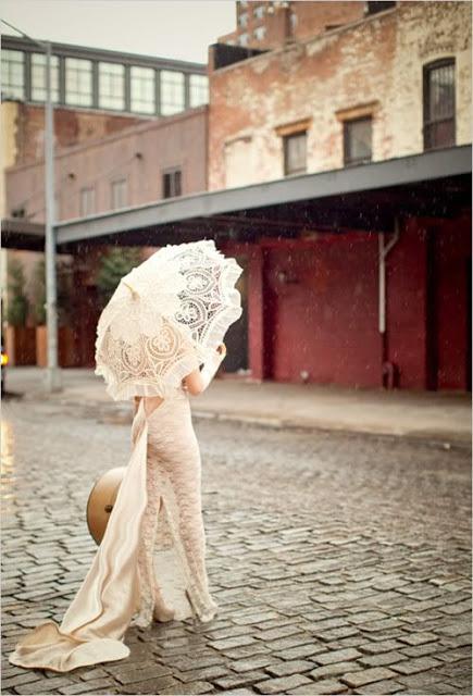 Parasol como alternativa al ramo de novia - Foto: Pinterest