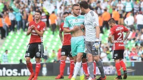 Marchesín y Rodríguez protagonizan pleito en la derrota del Santos