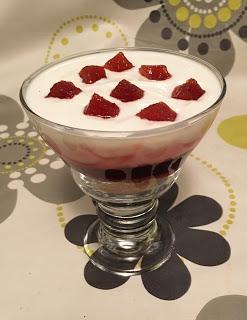 Copa de yogur con membrillo y sirope, ¡en 5 minutos! Copa de yogur con membrillo y sirope, ¡en 5 minutos!