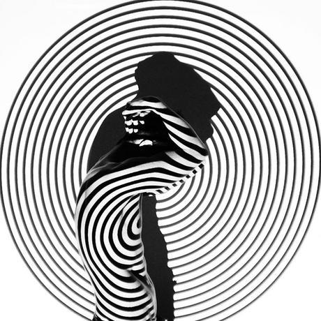 creative-hard-shadow-photography-81-57e271c7bd74e__700