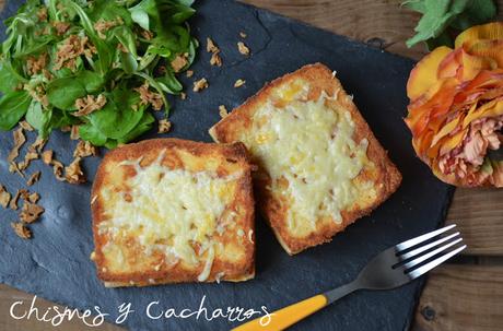 Sándwich frito de pollo con pimientos y queso