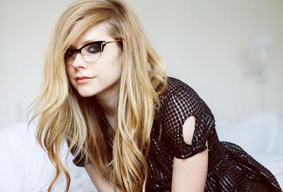 La estupenda Avril Lavigne, cumple 32 años