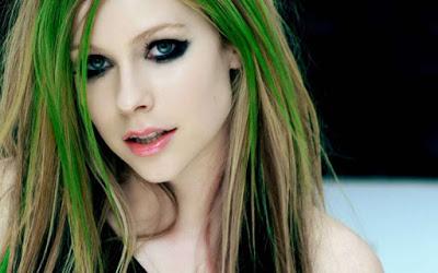 La estupenda Avril Lavigne, cumple 32 años