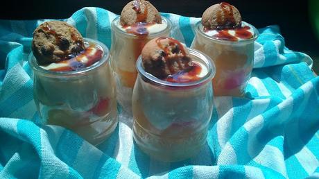 VASITOS DE MACEDONIA CON CREMA DE REQUESON Y YOGOURT DE GALLETA