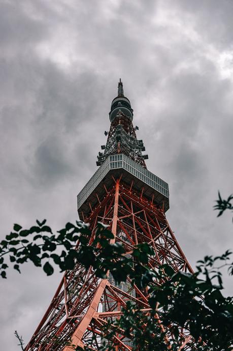 tokyo_travel_guide-outfit-collage_vintage-street_style-off_the_shoulders_dress-mustard_dress-soludos_sandals-chanel_vintage-bag-vintage_stores-6