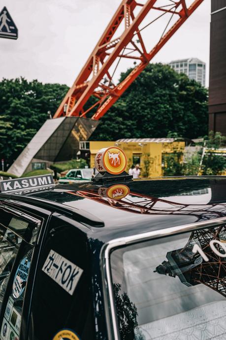 tokyo_travel_guide-outfit-collage_vintage-street_style-off_the_shoulders_dress-mustard_dress-soludos_sandals-chanel_vintage-bag-vintage_stores-9