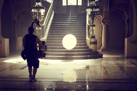 Sony llena un casino abandonado con 4.000 globos y 1.500kg de purpurina en este bonito anuncio