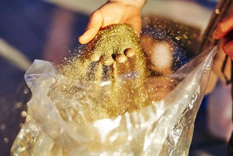 Sony llena un casino abandonado con 4.000 globos y 1.500kg de purpurina en este bonito anuncio