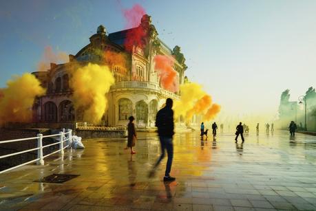 Sony llena un casino abandonado con 4.000 globos y 1.500kg de purpurina en este bonito anuncio