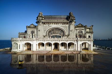 Sony llena un casino abandonado con 4.000 globos y 1.500kg de purpurina en este bonito anuncio