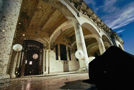 Sony llena un casino abandonado con 4.000 globos y 1.500kg de purpurina en este bonito anuncio