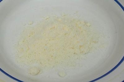 Menú de espaguetis con guisantes ytomates  cherry al vino con pollo a la parmesana