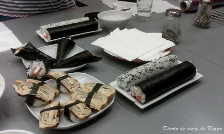 Aprendiendo a preparar sushi en el 3r aniversario de BcnTb