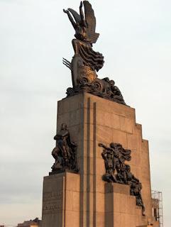 VICTORIO MACHO, ENTRE PALENCIA Y PERÚ, SU MONUMENTO A GRAU