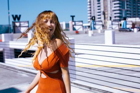 Cowboy boots + wavy wig street style